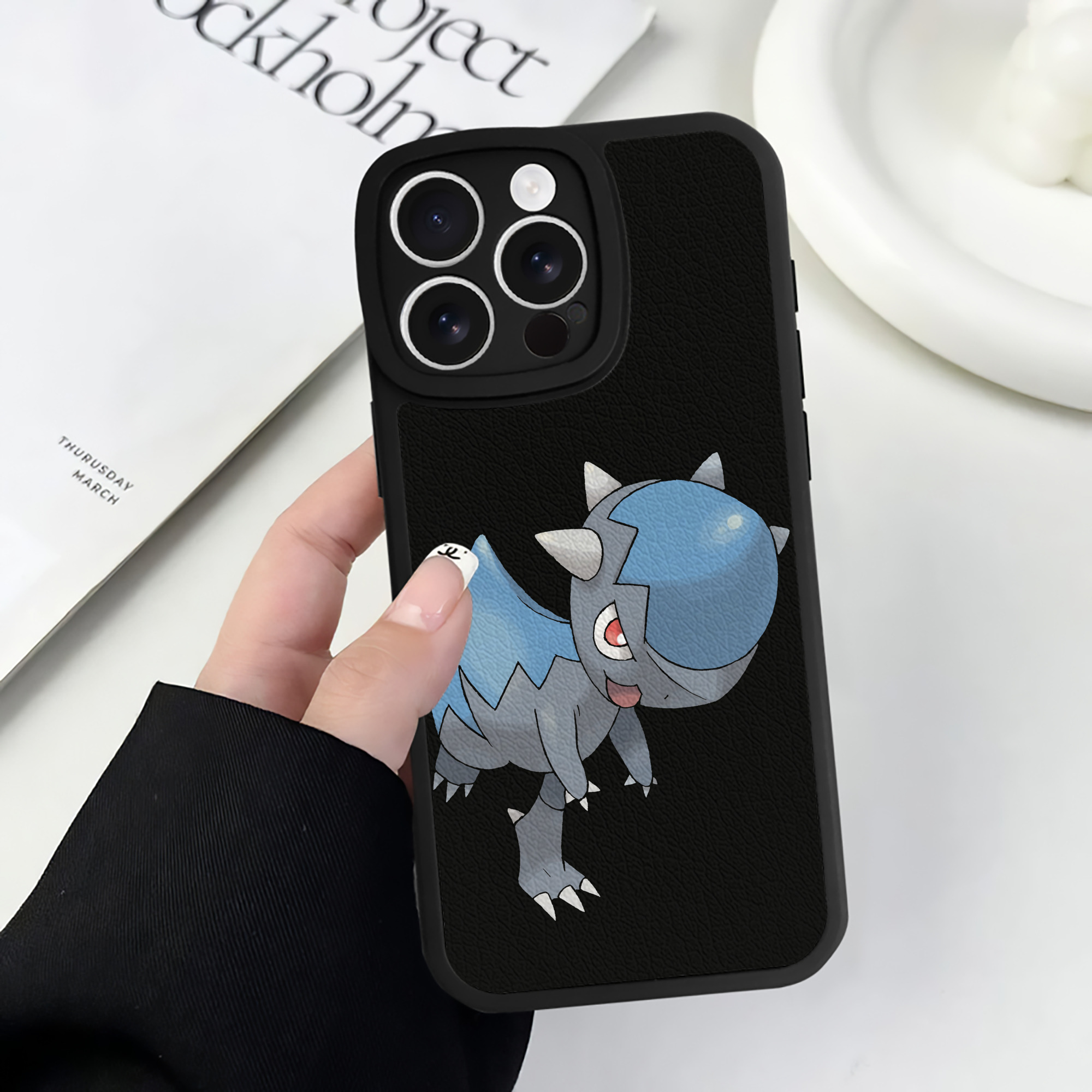 （画像用） ポケットモンスター Pokémon 【iPhone 16シリーズ対応】シリコンスマホケース（レザー調） 材質：シリコン